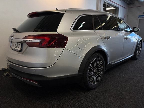 Opel Insignia Country Tourer 3 of 5
