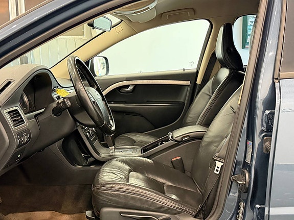Volvo XC70 10 of 12
