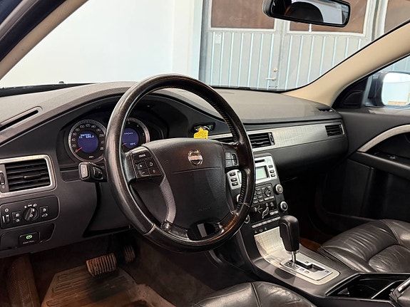 Volvo XC70 6 of 12