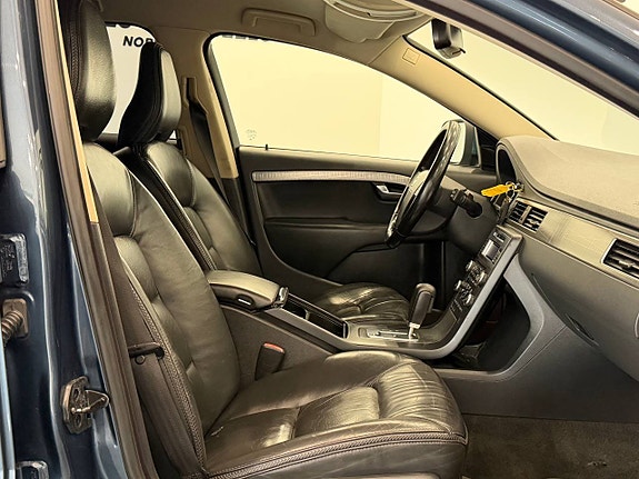Volvo XC70 7 of 12