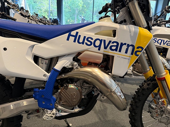 Husqvarna TE 125 2 of 5