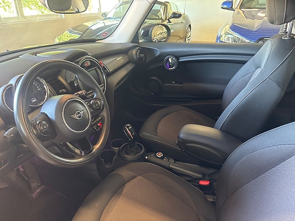 MINI Cooper 8 of 9