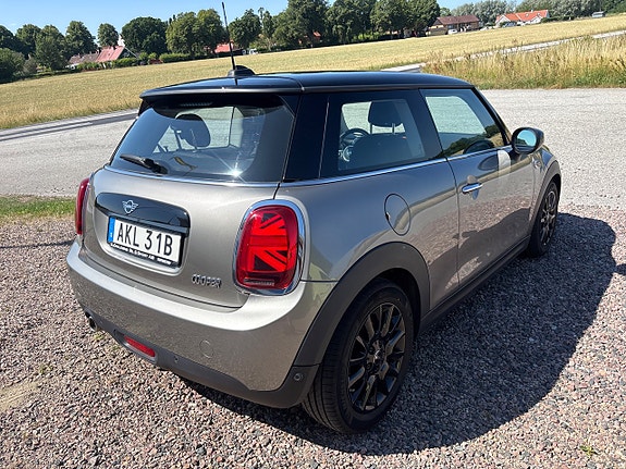 MINI Cooper 4 of 5
