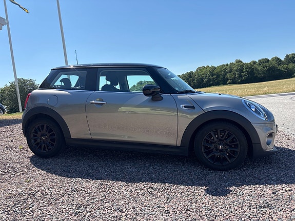 MINI Cooper 2 of 5