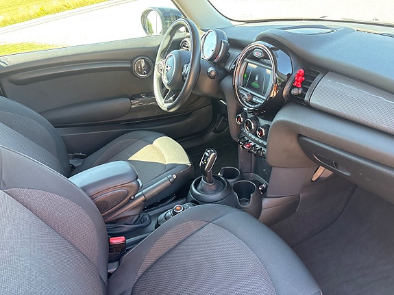 MINI Cooper 3 of 5