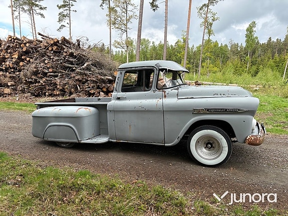 Chevrolet Stepside 2 of 5