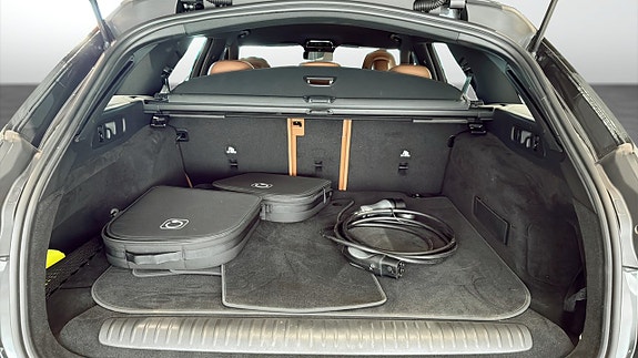 Mercedes-Benz E300 de 10 of 12