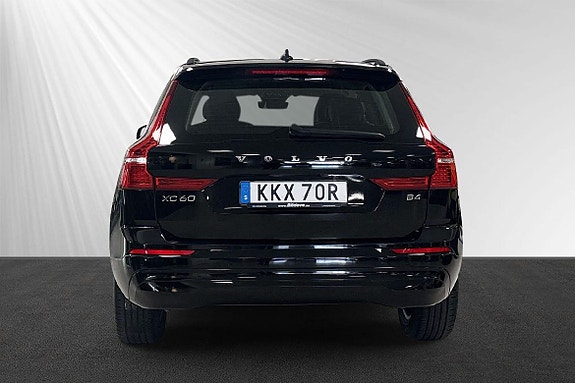 Volvo XC60 2 of 8
