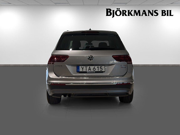 Volkswagen Tiguan 5 of 14