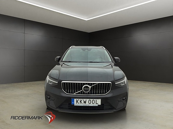 Volvo XC40 2 of 5