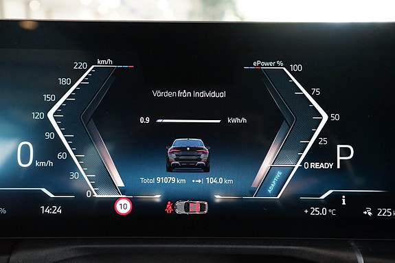 BMW i4 13 of 30