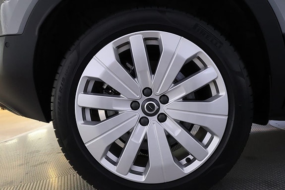 Volvo EX40 13 of 21