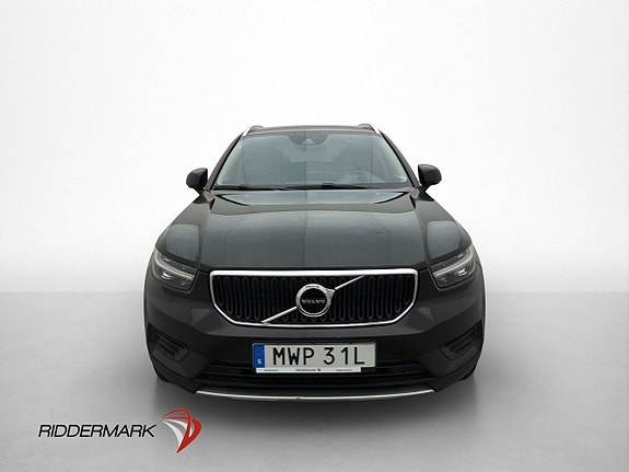 Volvo XC40 2 of 5