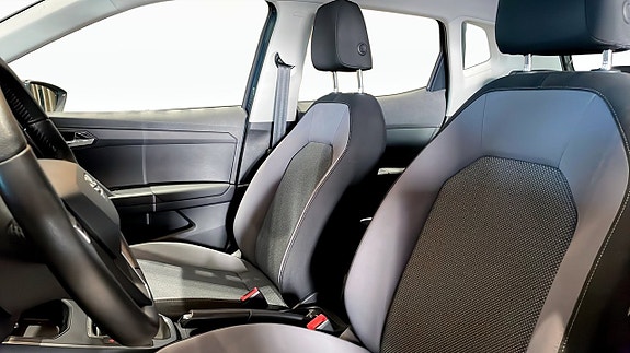 Seat Arona 8 of 12