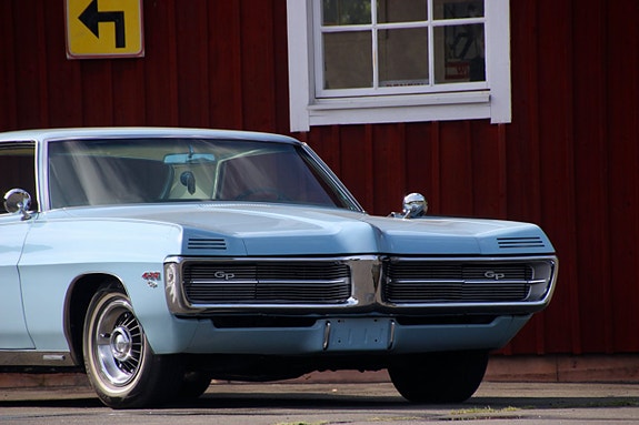 Pontiac Grand Prix 2 of 5