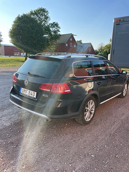 Volkswagen Passat Alltrack 4 of 5