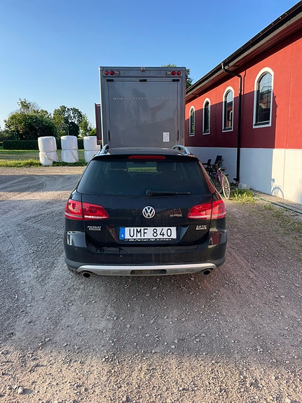 Volkswagen Passat Alltrack 3 of 5