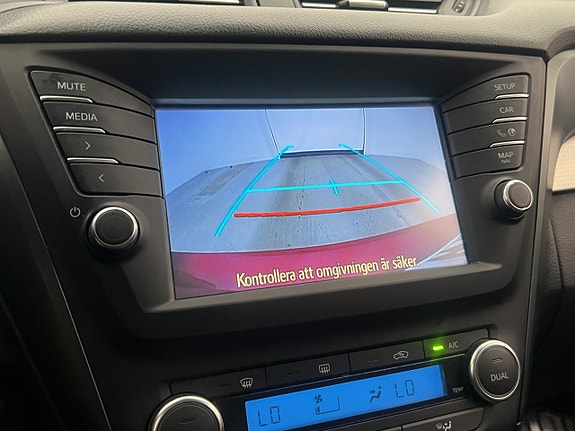 Toyota Avensis 21 of 27