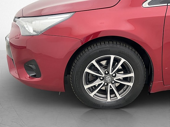 Toyota Avensis 24 of 27