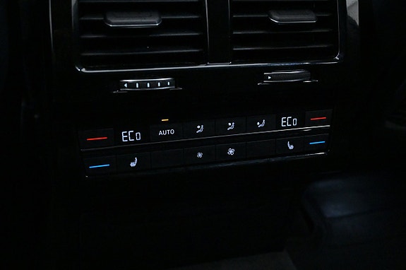 Volkswagen Touareg 16 of 27