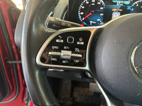 Mercedes-Benz GLB200 21 of 26