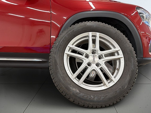 Mercedes-Benz GLB200 14 of 26