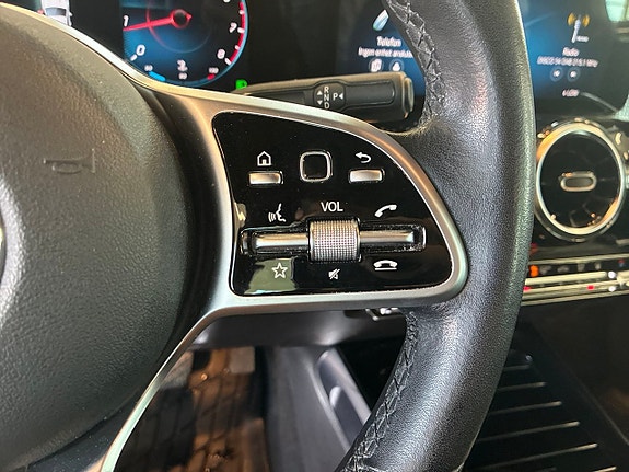 Mercedes-Benz GLB200 20 of 26