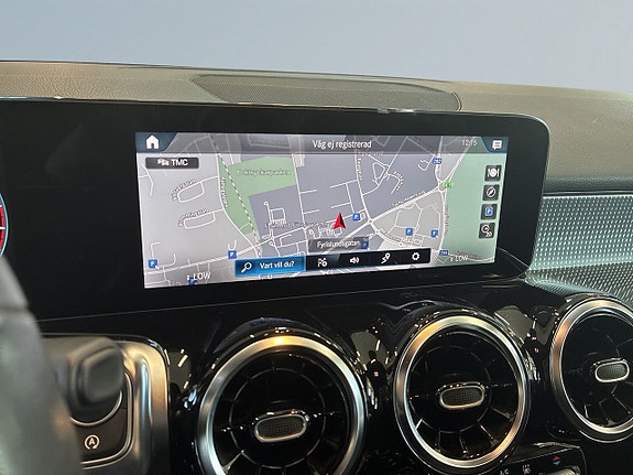 Mercedes-Benz GLB200 11 of 26
