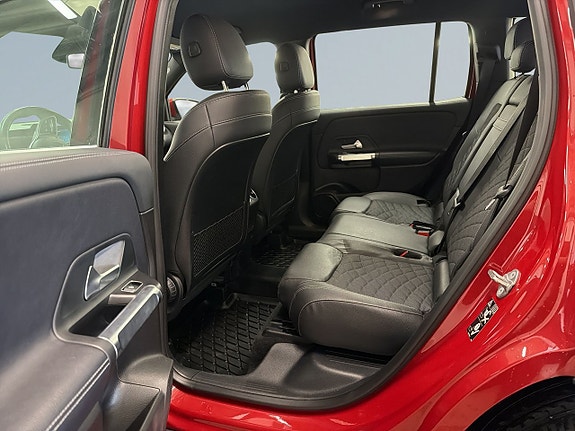 Mercedes-Benz GLB200 13 of 26