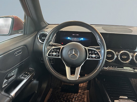 Mercedes-Benz GLB200 9 of 26
