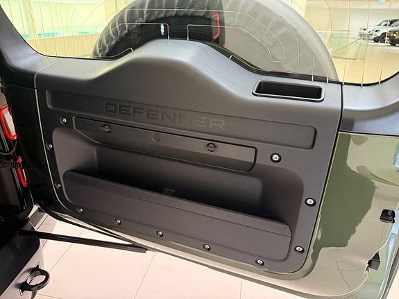 Land Rover Defender 90 18 of 20