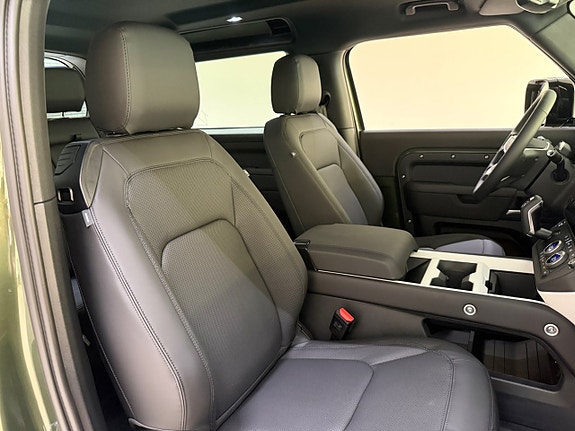 Land Rover Defender 90 16 of 20