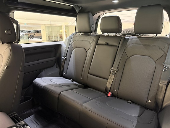 Land Rover Defender 90 15 of 20