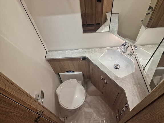Kabe CLASSIC 560 GLE KS E2 (ALDE+Solcell+Markis+1 700kg) 13 of 18