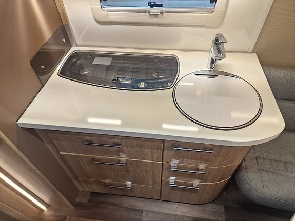 Kabe CLASSIC 560 GLE KS E2 (ALDE+Solcell+Markis+1 700kg) 9 of 18
