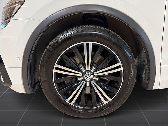 Volkswagen Tiguan 9 of 27