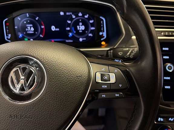 Volkswagen Tiguan 21 of 27