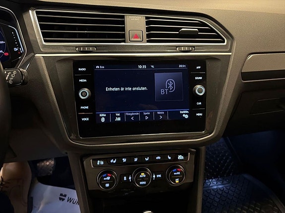 Volkswagen Tiguan 16 of 27