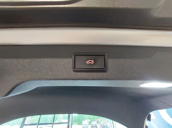 Skoda Enyaq 9 of 16