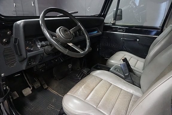 Jeep Wrangler 5 of 15