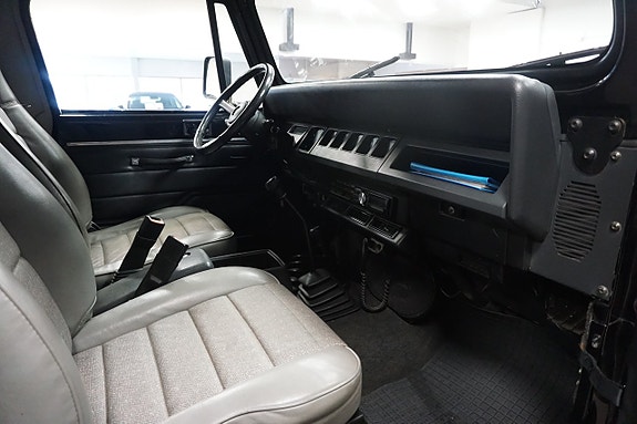 Jeep Wrangler 9 of 15