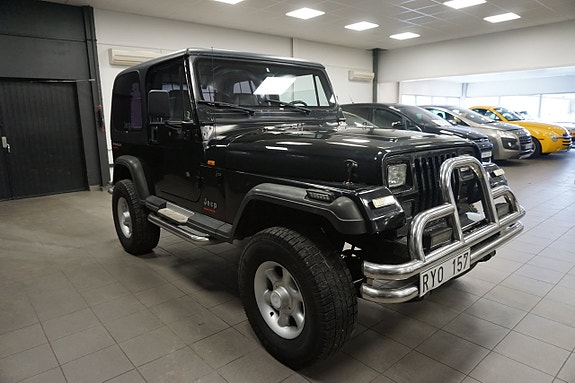 Jeep Wrangler 4 of 15