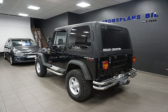 Jeep Wrangler 6 of 15