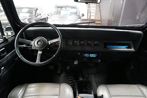 Jeep Wrangler 10 of 15