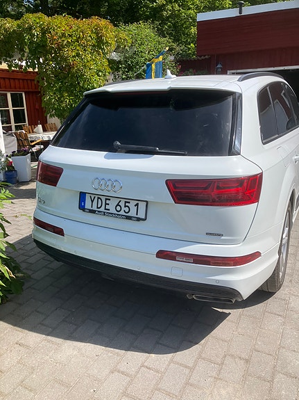 Audi Q7 3 of 5