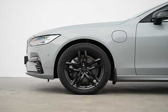 Volvo V90 2 of 5