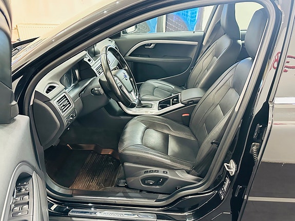 Volvo V70 12 of 24