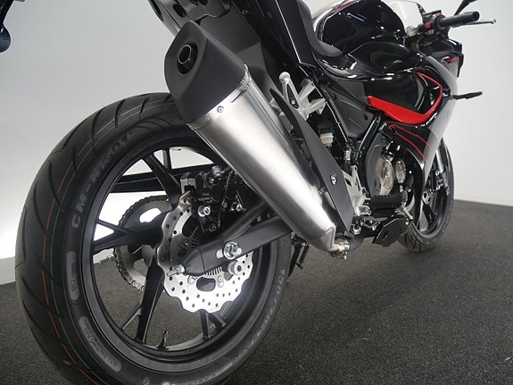 QJ Motor SRK 125 R - Förbeställ 8 of 9