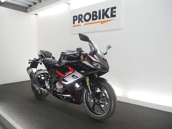 QJ Motor SRK 125 R - Förbeställ 2 of 9