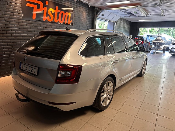 Skoda Octavia 2 of 5